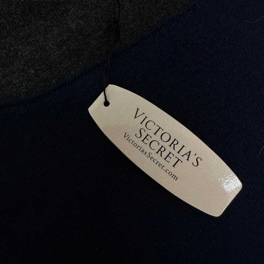 Victoria's Secret Reversible Sweater Navy‎ Gray Cashmere / Women's Medium